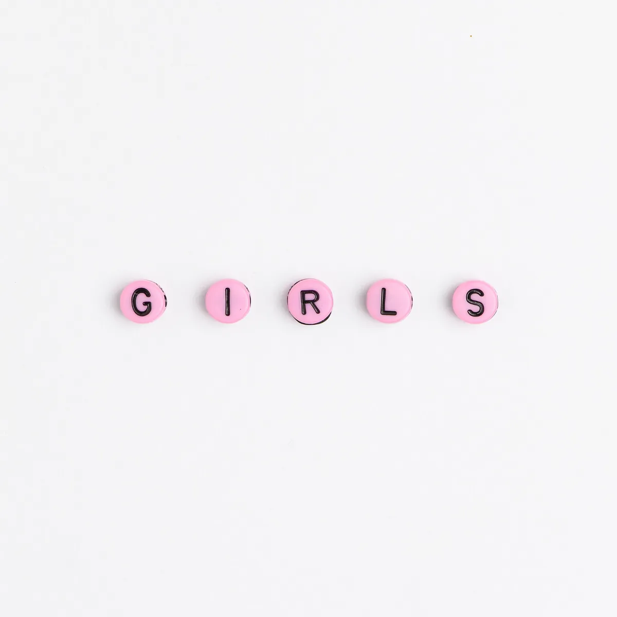 Vier Personen halten ein Banner mit der Aufschrift "mutig – stark – beherzt".